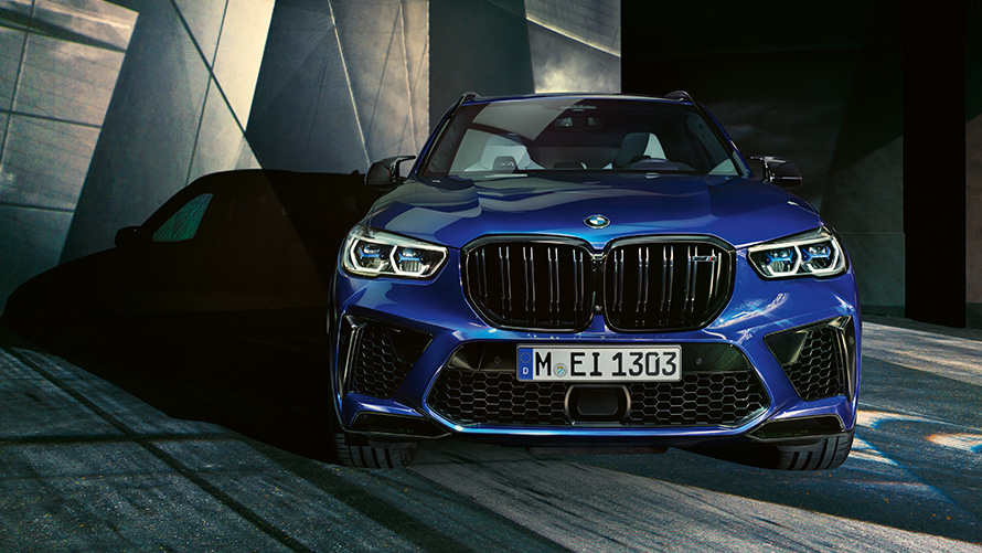 Dados técnicos do BMW X5 M Competition, F95 BMW X5 M Competition, F95, 2020, SUV, pintura azul Marina Bay metalizada, perspetiva frontal a três quartos, dados técnicos