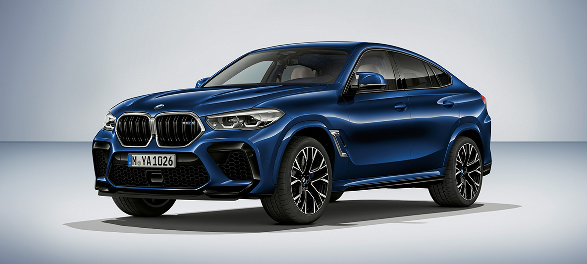 BMW X6 M na pintura azul Tanzanite BMW Individual metalizada BMW X6 M, F96, SUV, 2020, pintura azul Tanzanite BMW Individual metalizada, perspetiva lateral a três quartos