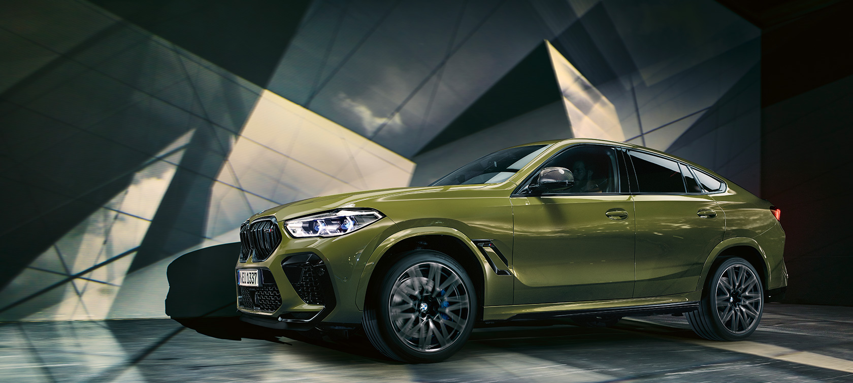 Novos BMW X6 M Novos BMW X6 M em verde Urban BMW Individual, F96 2020