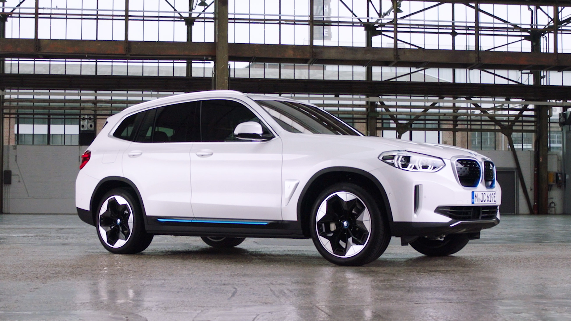BMW iX3, G08, ligação em rede, vídeo BMW iX3, G08, 2020, branco Mineral metalizado, ligação em rede, vídeo