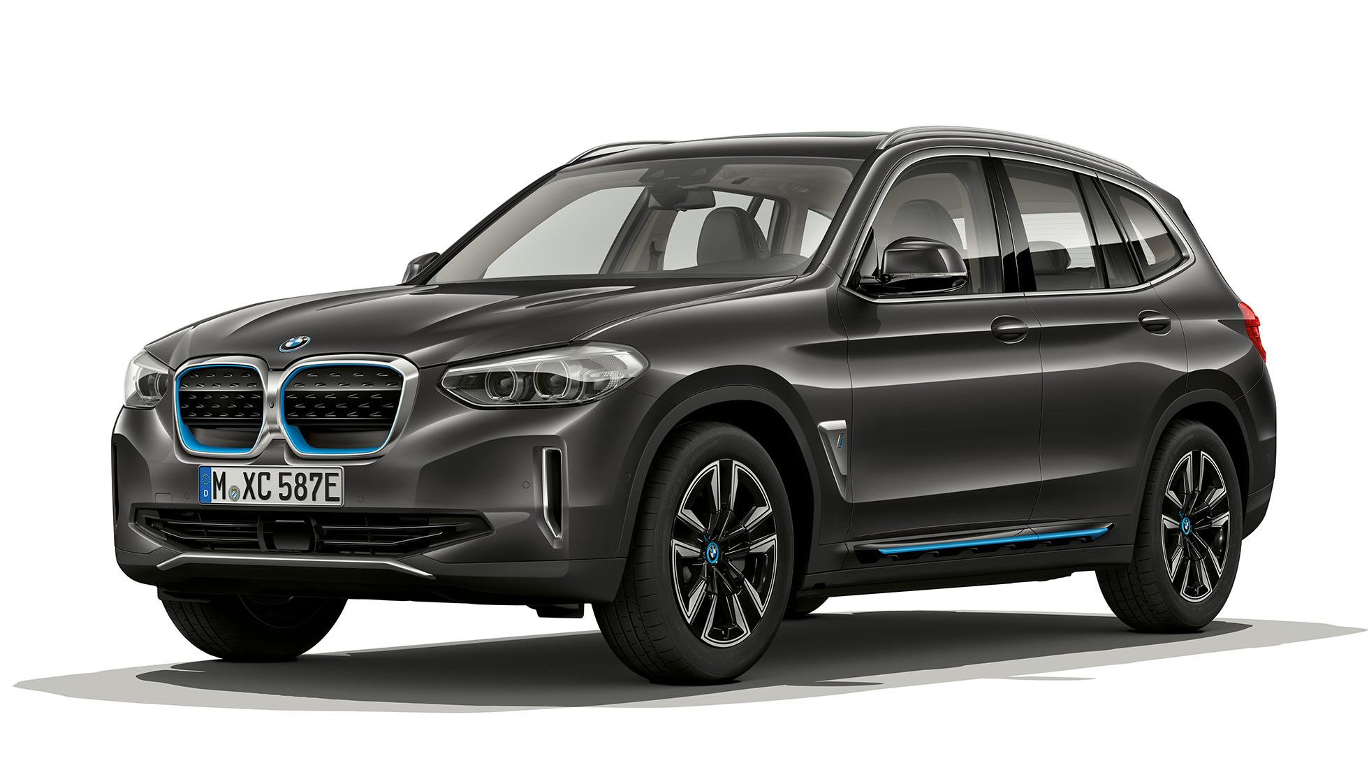 BMW iX3, G08, 2020, Versão “Inspiring”, perspetiva frontal a três quartos BMW iX3, G08, 2020, Versão “Inspiring”, cinza Sophisto com efeito brilhante, perspetiva frontal a três quartos