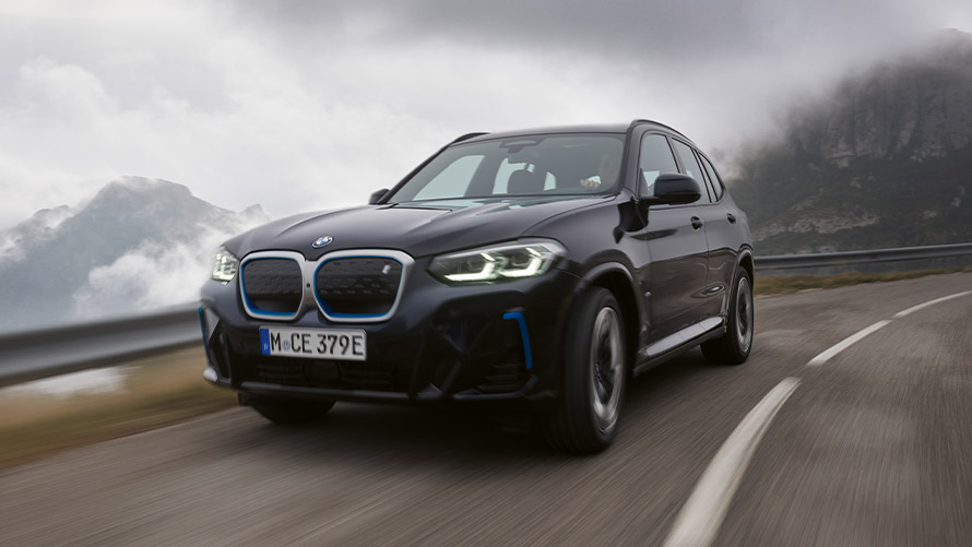 BMW iX3, G06, primeira geração, perspetiva lateral a três quartos, parado Modelos BMW X, BMW iX3, G06, primeira geração, perspetiva lateral a três quartos, parado