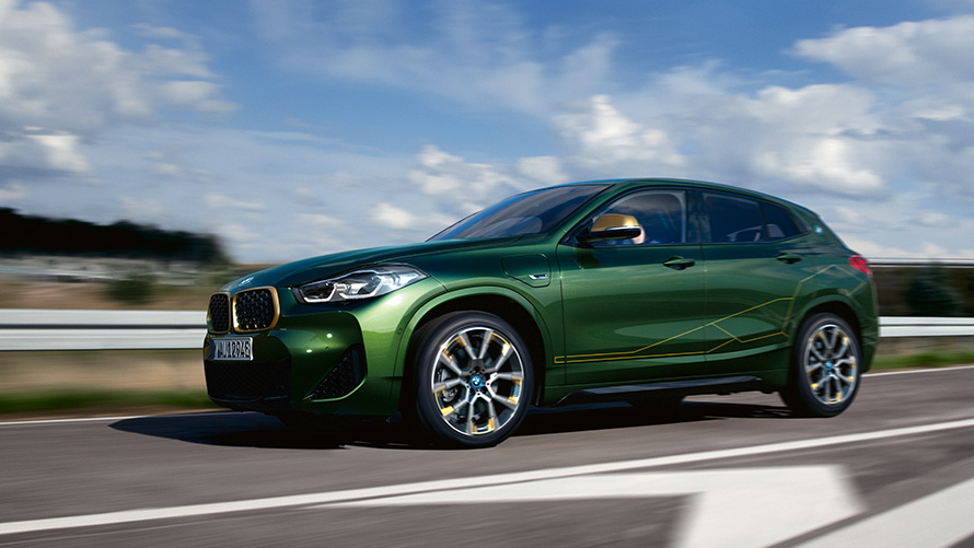 BMW X2, F39, primeira geração, perspetiva frontal a três quartos, na rua Modelos BMW X, BMW X2, F39, primeira geração, perspetiva frontal a três quartos, na rua