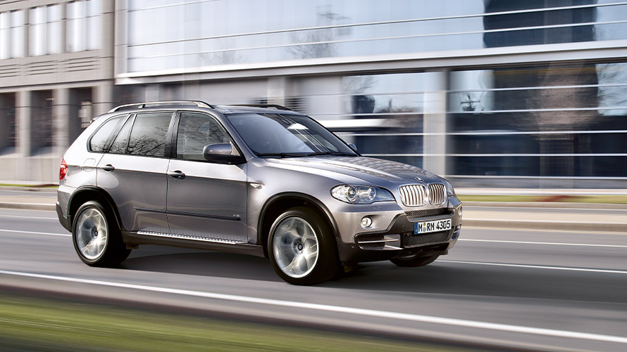 BMW X5, E70, segunda geração, perspetiva lateral, em movimento na rua Modelos BMW X, BMW X5, E70, segunda geração, perspetiva lateral, em movimento na rua