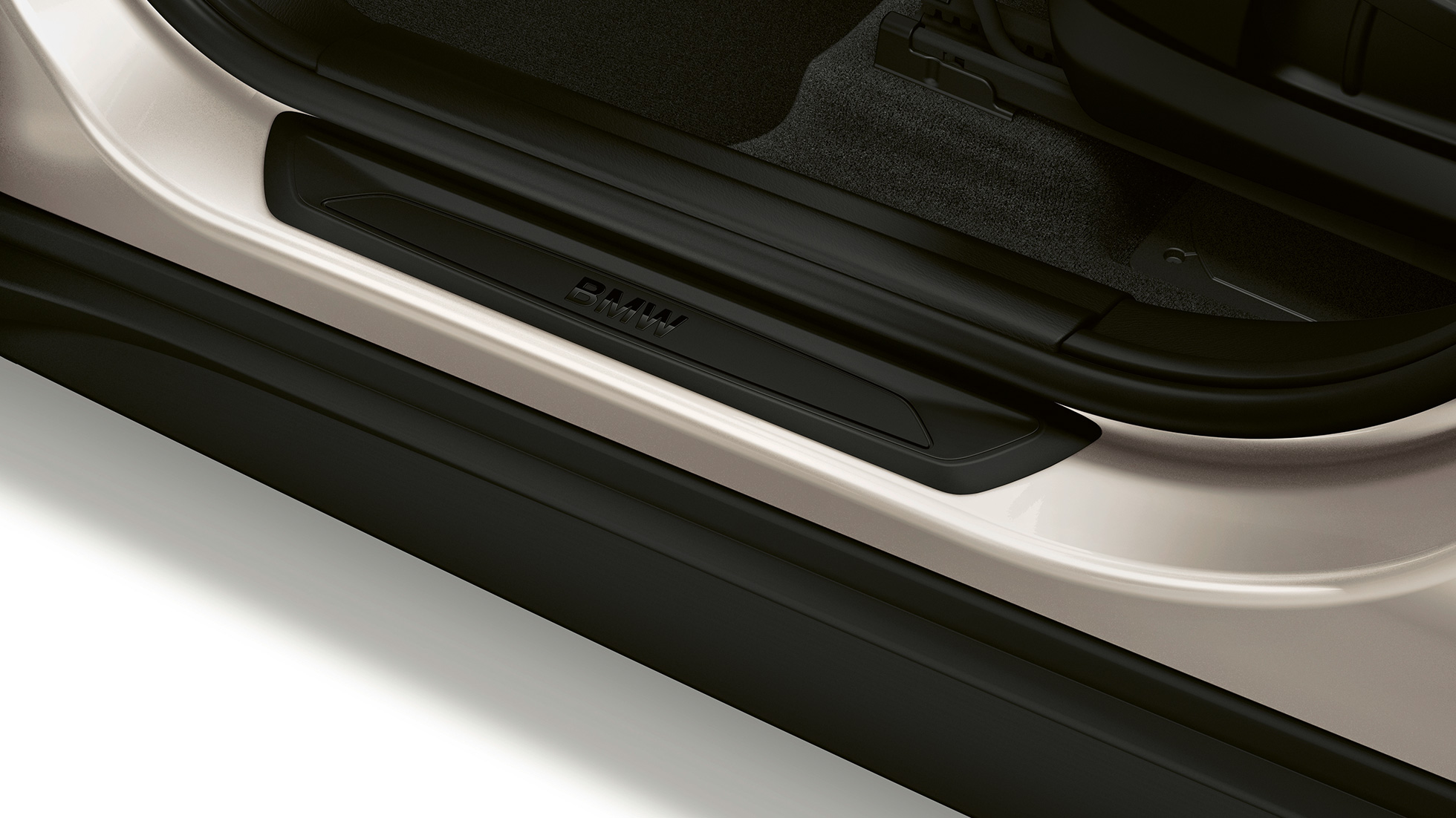 BMW X1, Versão Advantage, soleira da porta BMW X1, Versão Advantage, perspetiva lateral com grande plano da soleira da porta