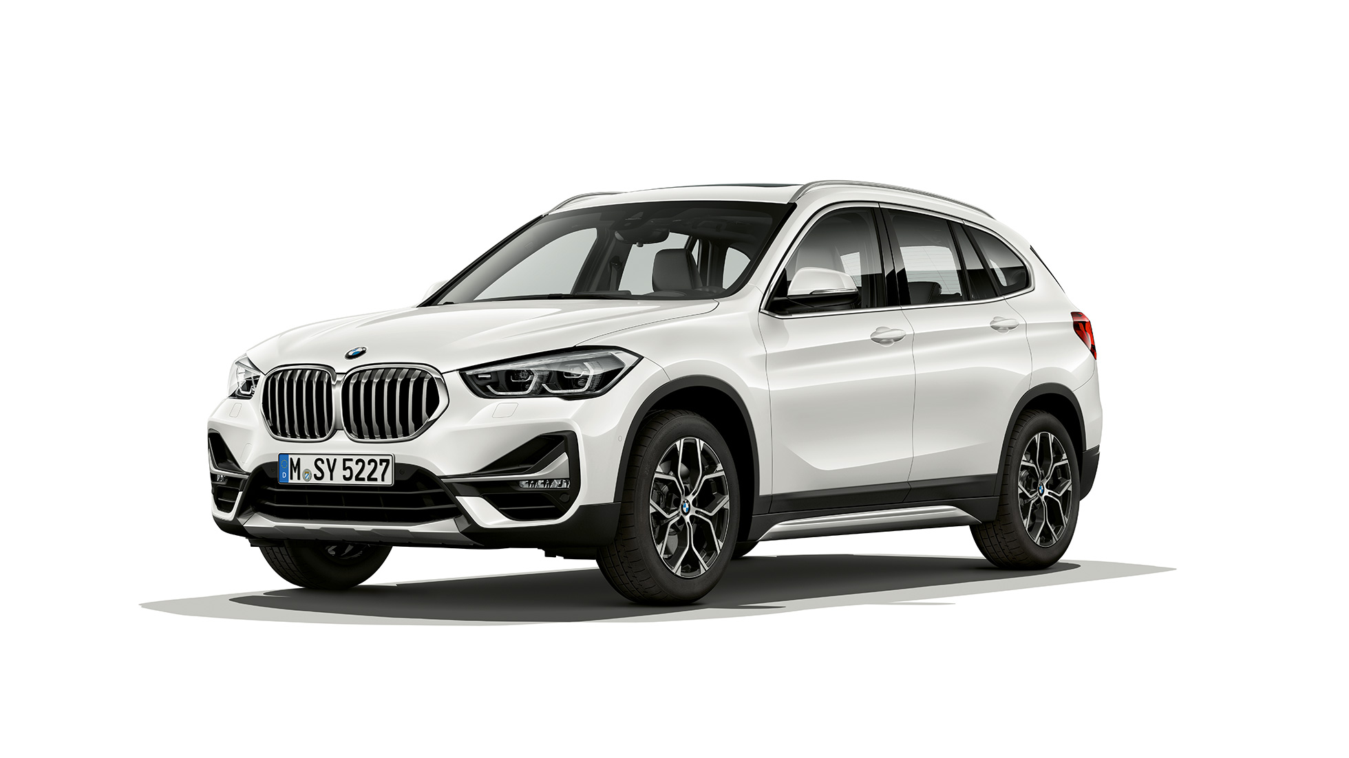 BMW X1, Versão xLine, perspetiva frontal a três quartos BMW X1, Versão xLine, perspetiva frontal a três quartos, imagem de estúdio
