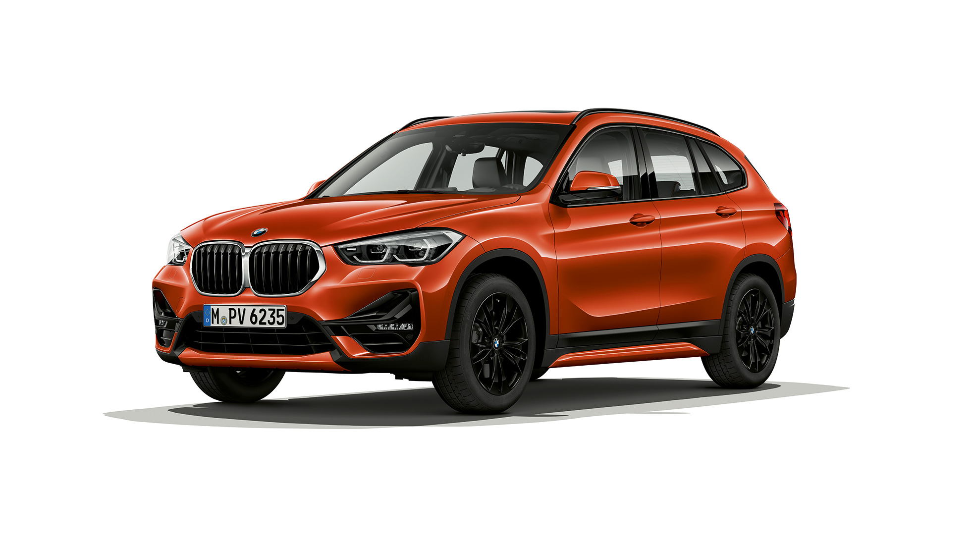 BMW X1, Versão Line Sport, perspetiva frontal a três quartos BMW X1, Versão Line Sport, perspetiva frontal a três quartos, imagem de estúdio