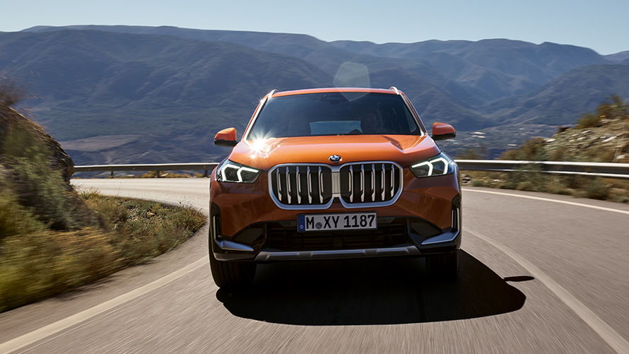 Assistência ao condutor, BMW X1, U11, ICE, Versão xLine, 2022 BMW X1, U11, ICE, Versão xLine, pintura laranja Utah metalizada, assistência ao condutor, segurança