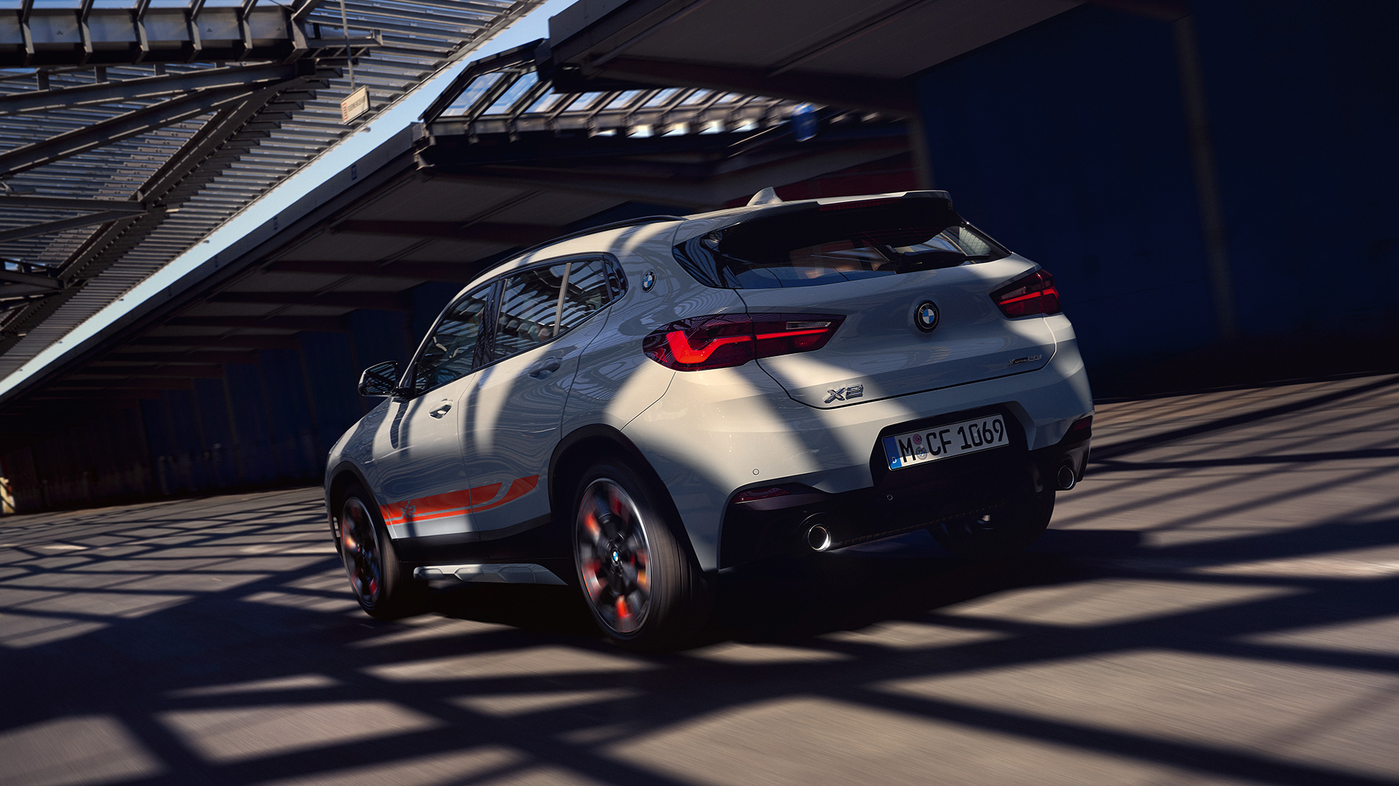 Perspetiva lateral a três quartos, BMW X2, F39 BMW X2, 2018, F39, dourado Galvanic metalizado, perspetiva lateral a três quartos