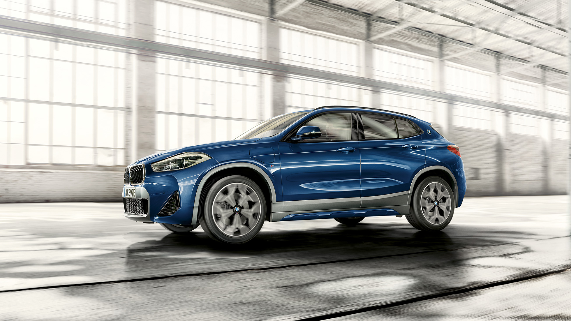 Vista frontal do BMW X2 xDrive25e híbrido Plug-in BMW X2 xDrive25e híbrido Plug-in, vista frontal