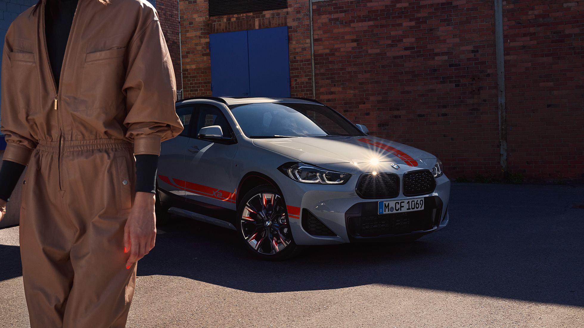 Grelha dupla em forma de rim, BMW X2, F39 BMW X2, 2018, F39, dourado Galvanic metalizado, perspetiva frontal, grelha dupla em forma de rim