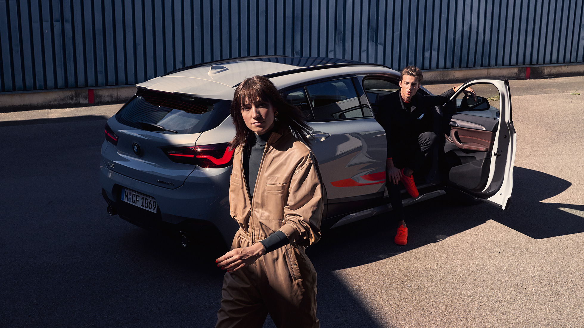 Perspetiva traseira, BMW X2, F39 BMW X2, 2018, F39, dourado Galvanic metalizado, perspetiva traseira
