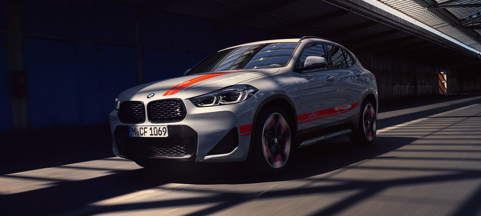 Perspetiva traseira, BMW X2, F39 Design da traseira, BMW X2, 2018, F39, dourado Galvanic metalizado