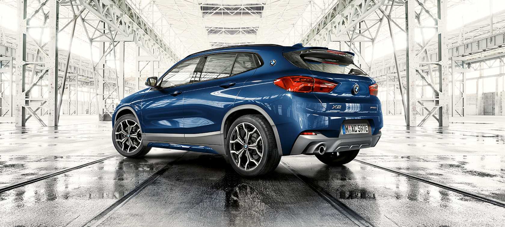 Vista frontal a três quartos do BMW X2 xDrive25e híbrido Plug-in BMW X2 xDrive25e híbrido Plug-in, F39, 2020, vista frontal a três quartos