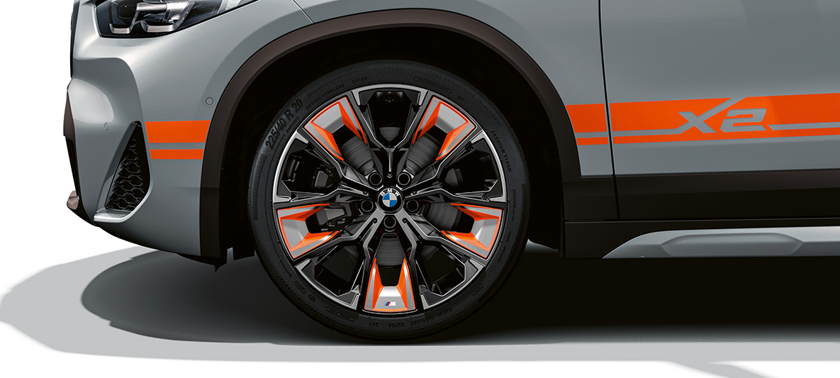 Jantes de liga leve do BMW X2, 2020, F39 BMW X2, 2020, F39, cor exterior cinza Brooklyn, jantes de liga leve