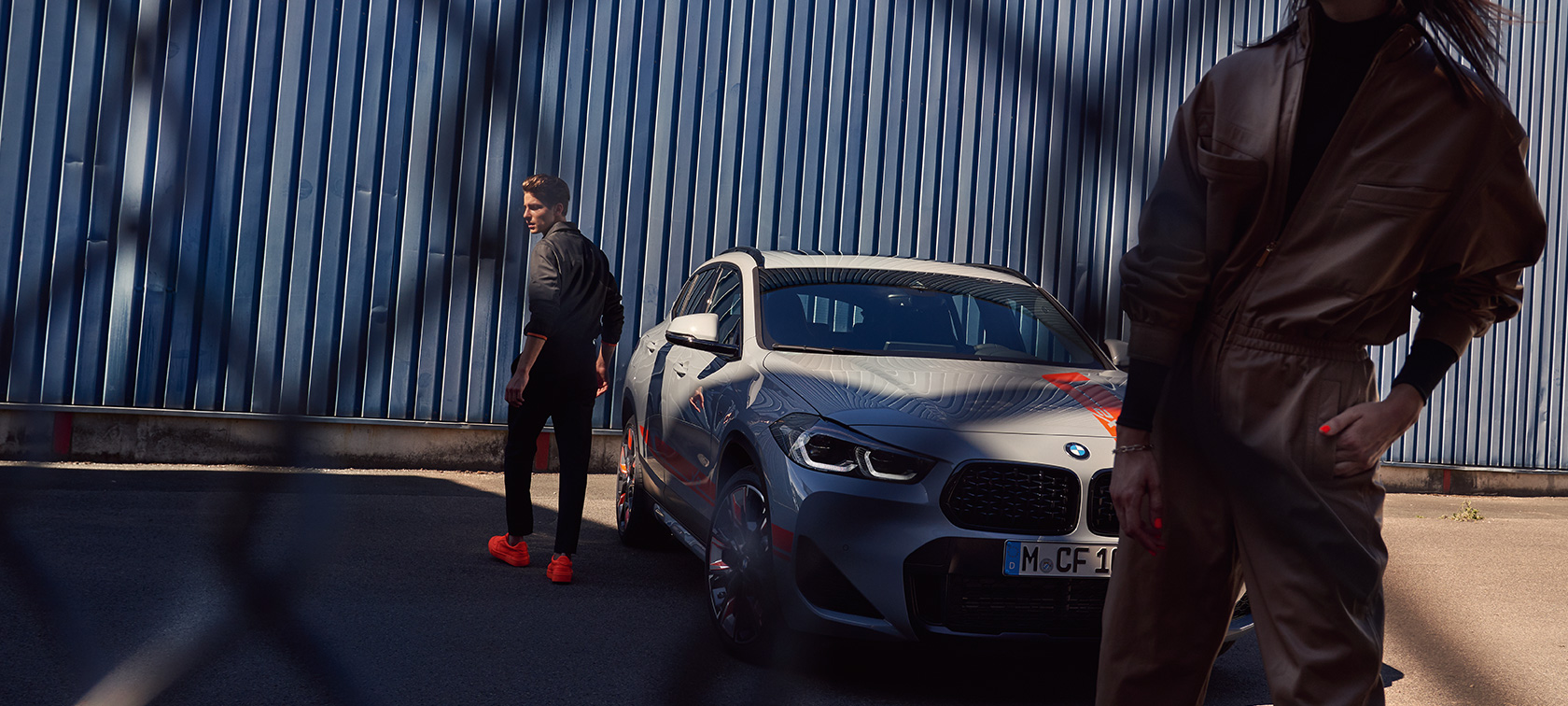 Perspetiva lateral a três quartos, BMW X2, F39 BMW X2, 2018, F39, dourado Galvanic metalizado, perspetiva lateral a três quartos