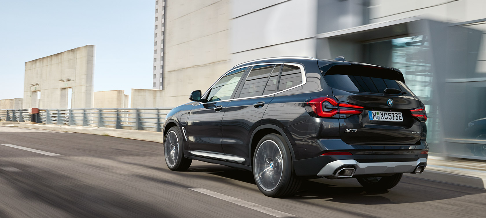 BMW X3, G01, perspetiva traseira a três quartos, em movimento, 2021 BMW X3, G01, perspetiva traseira a três quartos, em movimento, 2021