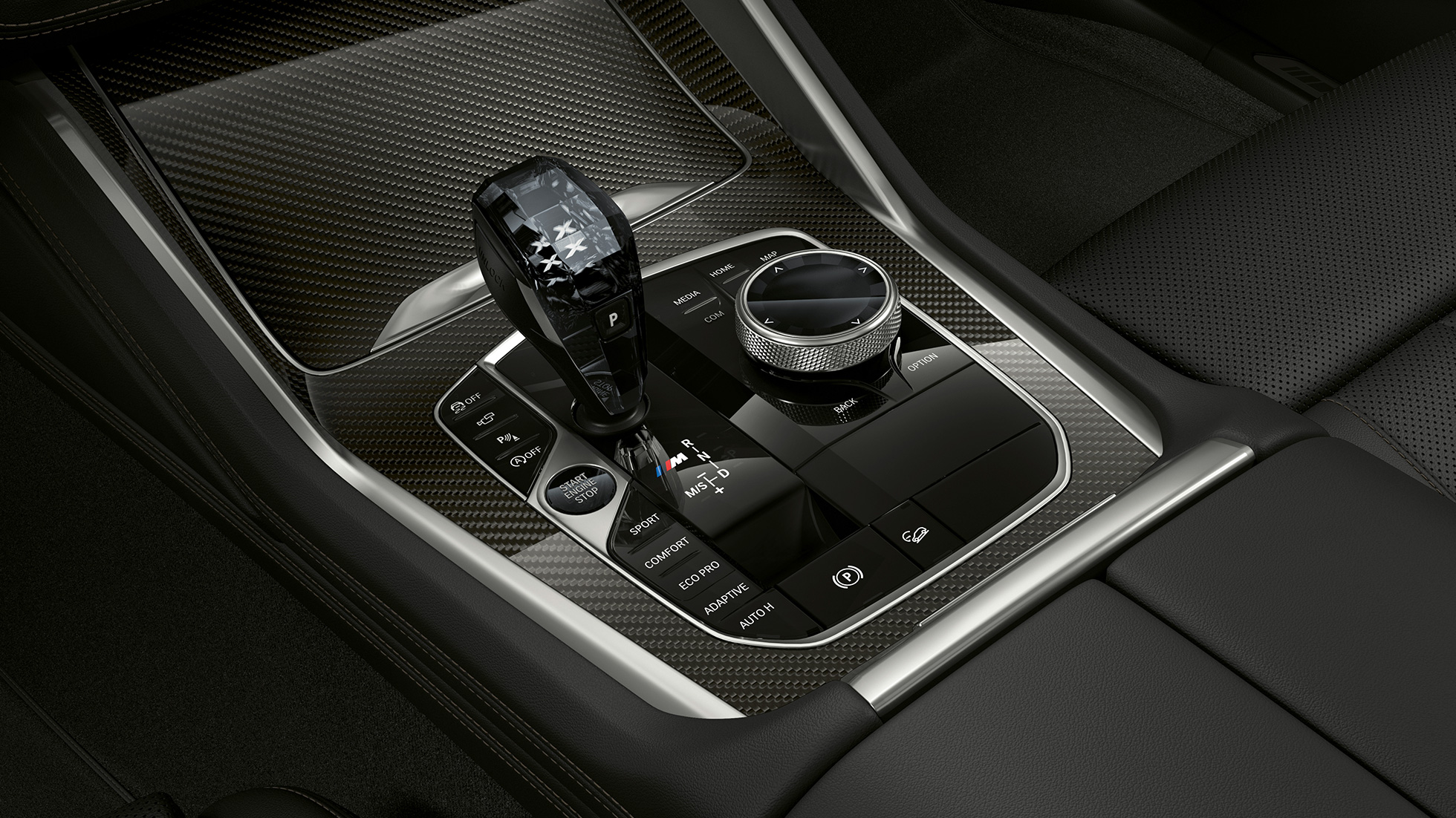Consola central do BMW X6 equipado com a Versão BMW xLine. Interior do BMW X6 equipado com a Versão BMW xLine, com destaque para a consola central.