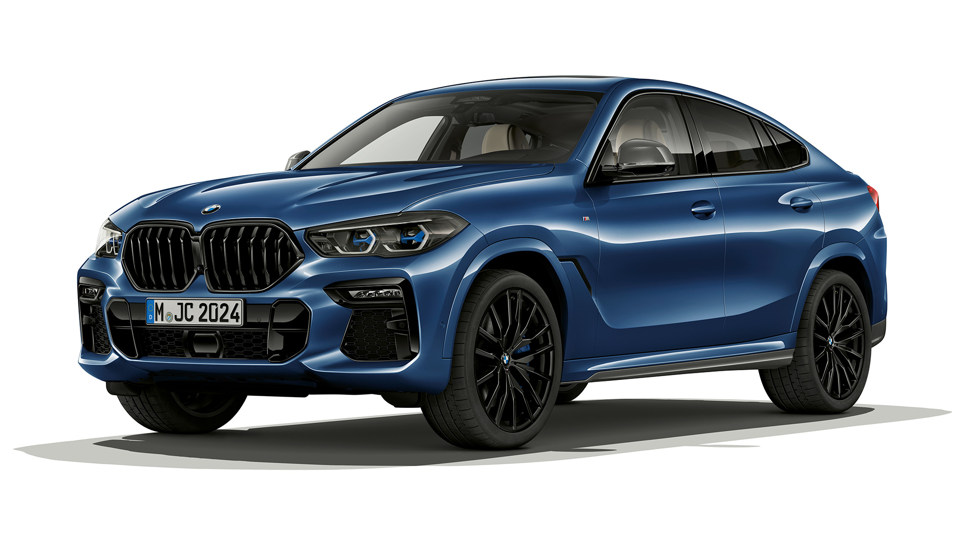 Exterior do BMW X6 equipado com Pack Desportivo M. Perspetiva dianteira a três quartos do BMW X6 equipado com Pack Desportivo M.