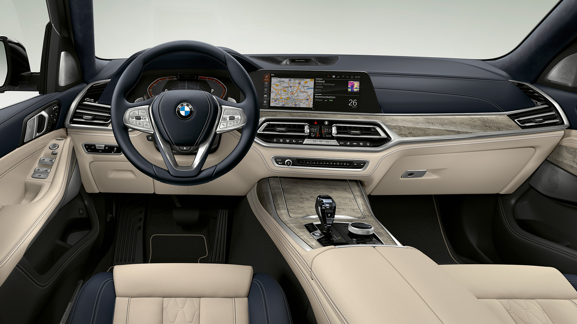 BMW X7, posto de condução design Pure Excellence Grande plano frontal do posto de condução do BMW X7 com equipamento design Pure Excellence
