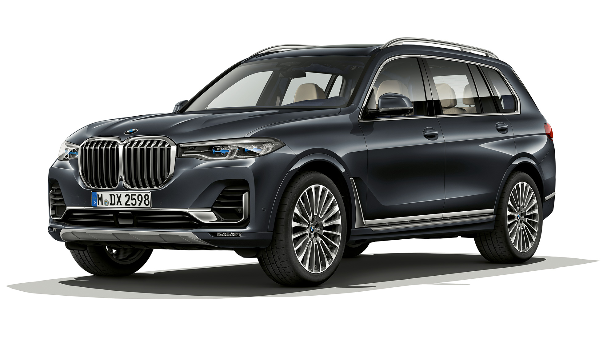 BMW X7 com design Pure Excellence Imagem de estúdio do BMW X7, perspetiva frontal a três quartos, design Pure Excellence