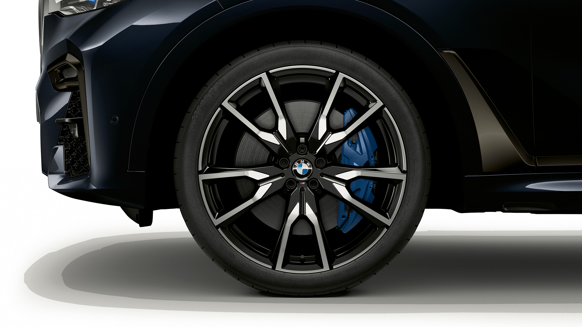 BMW X7, jantes de liga leve BMW Individual xDrive40i Grande plano das jantes de liga leve do BMW X7 com equipamento BMW Individual xDrive40i