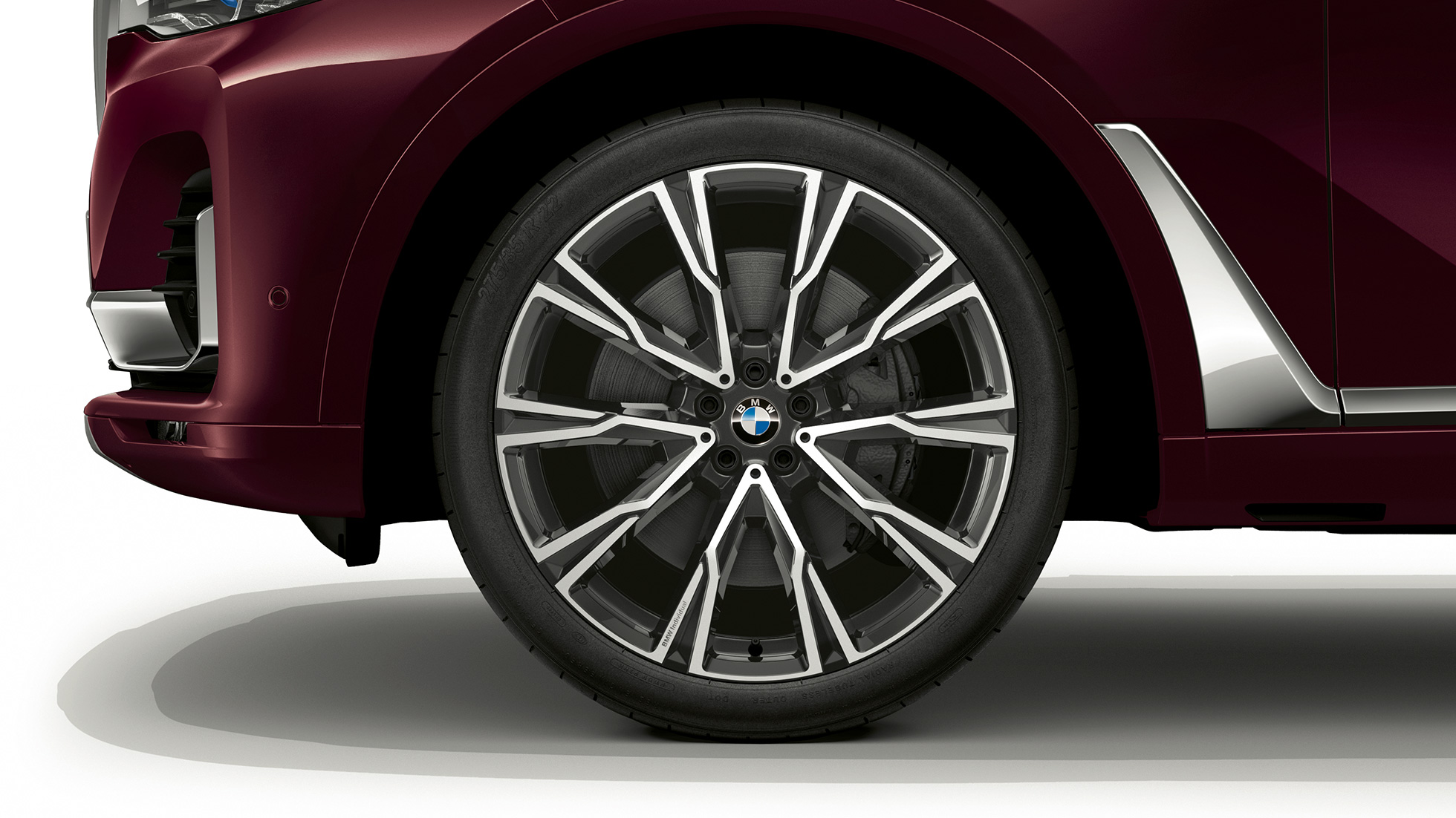 BMW X7, jantes de liga leve do Pack Desportivo M Grande plano das jantes de liga leve do BMW X7 com equipamento do Pack Desportivo M