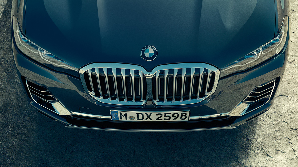Grelha BMW em forma de rim do BMW X7 Grelha BMW em forma de rim: ângulo elevado frontal do BMW X7