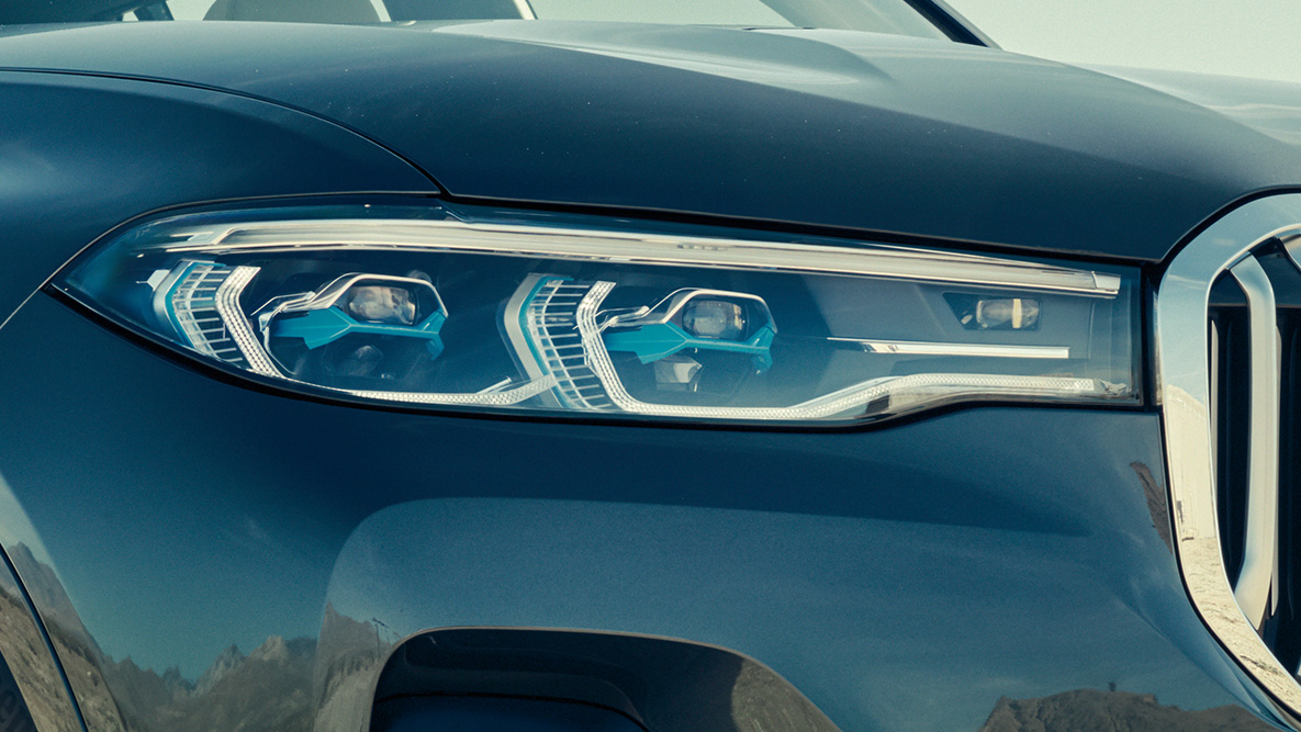 BMW Laserlight BMW Laserlight: grande plano frontal do BMW X7 com perspetiva a três quartos