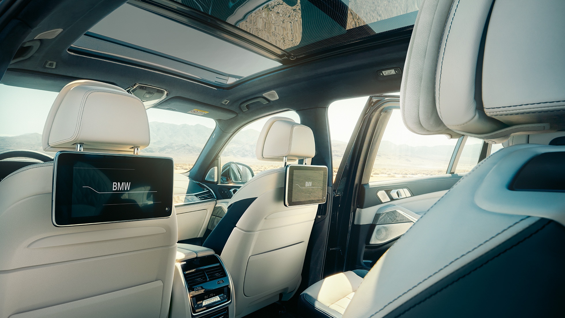 Interior do BMW X7 Interior do BMW X7: perspetiva da 3ª fila de bancos