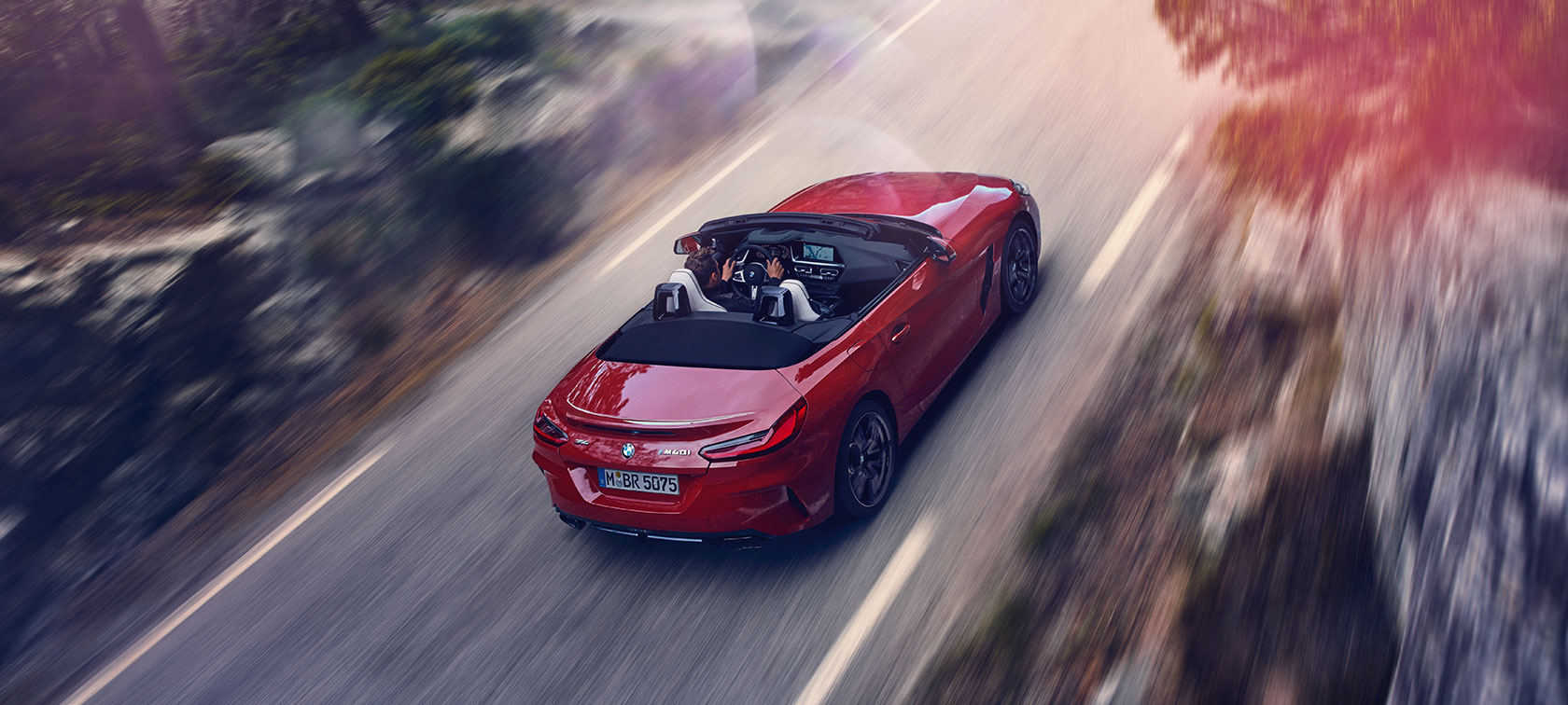 Perspetiva aérea do BMW Z4 Roadster Perspetiva aérea do BMW Z4 Roadster em movimento