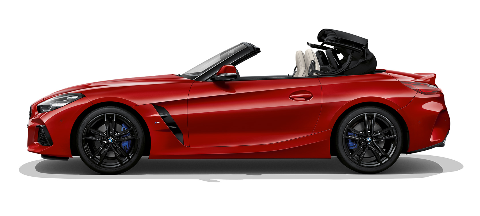 Perspetiva lateral do BMW Z4 Roadster (G29) Perspetiva lateral do BMW Z4 Roadster (G29), capota a abrir