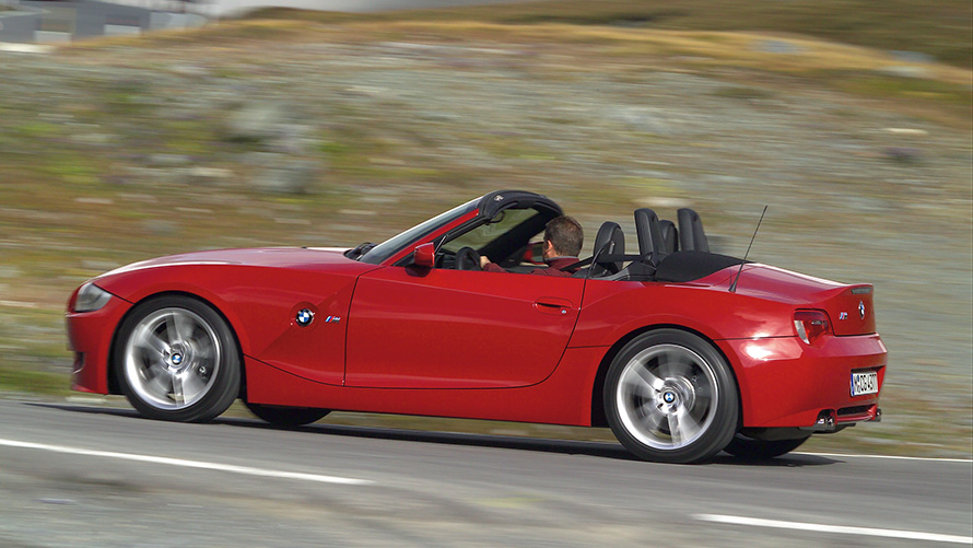BMW Z4 Roadster (E85), perspetiva lateral 7/8, em movimento BMW Z4 Roadster (E85), perspetiva lateral 7/8, em movimento