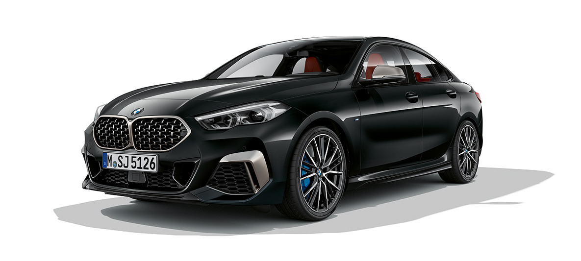 BMW M235i xDrive Gran Coupé, perspetiva frontal a três quartos BMW M235i xDrive Gran Coupé, 2021, pintura preto Sapphire metalizada, F44, perspetiva frontal a três quartos