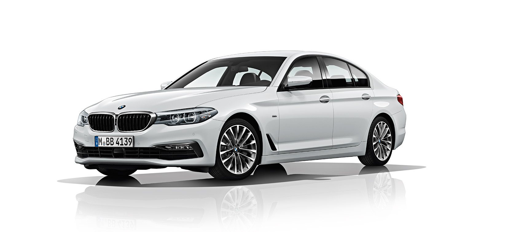 BMW Série 5 Berlina Visualização dianteira a três quartos do BMW Série 5 Berlina em branco.