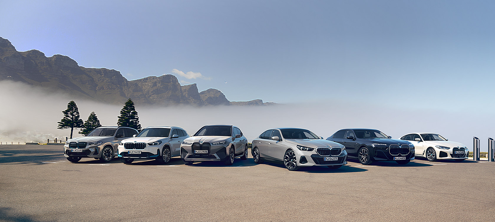 BMW Série 5 Berlina, 2020, G30, com tecnologia Mild Hybrid, em branco, em movimento