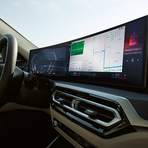 Percursos com otimização do carregamento no ecrã curvo BMW