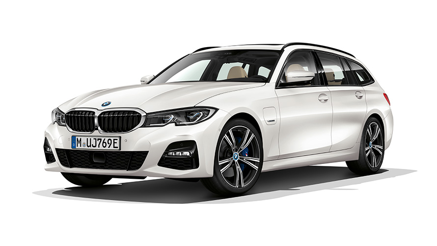 BMW Série 3 Touring híbrido plug-in, perspetiva dianteira a três quartos BMW Série 3 Touring híbrido plug-in, imagem de estúdio, perspetiva dianteira a três quartos