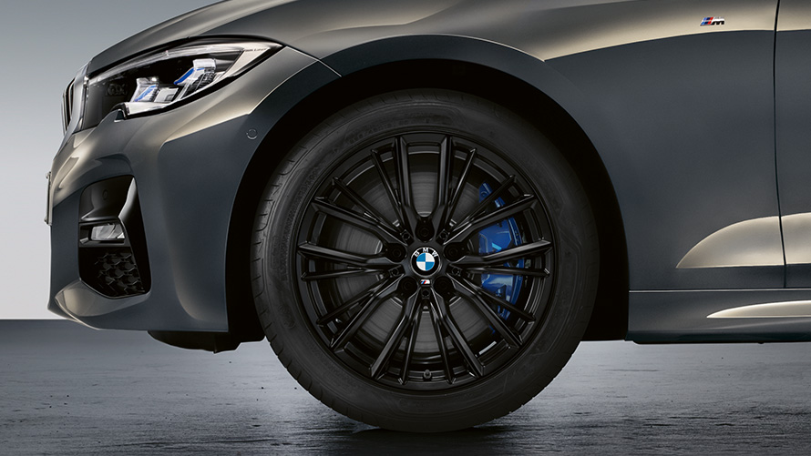 Jantes de liga leve BMW M Performance 796 M de raios duplos de 18" Jantes de liga leve BMW M Performance 796 M de raios duplos de 18'' em preto Jet mate, conjunto de rodas completas de inverno dianteiras