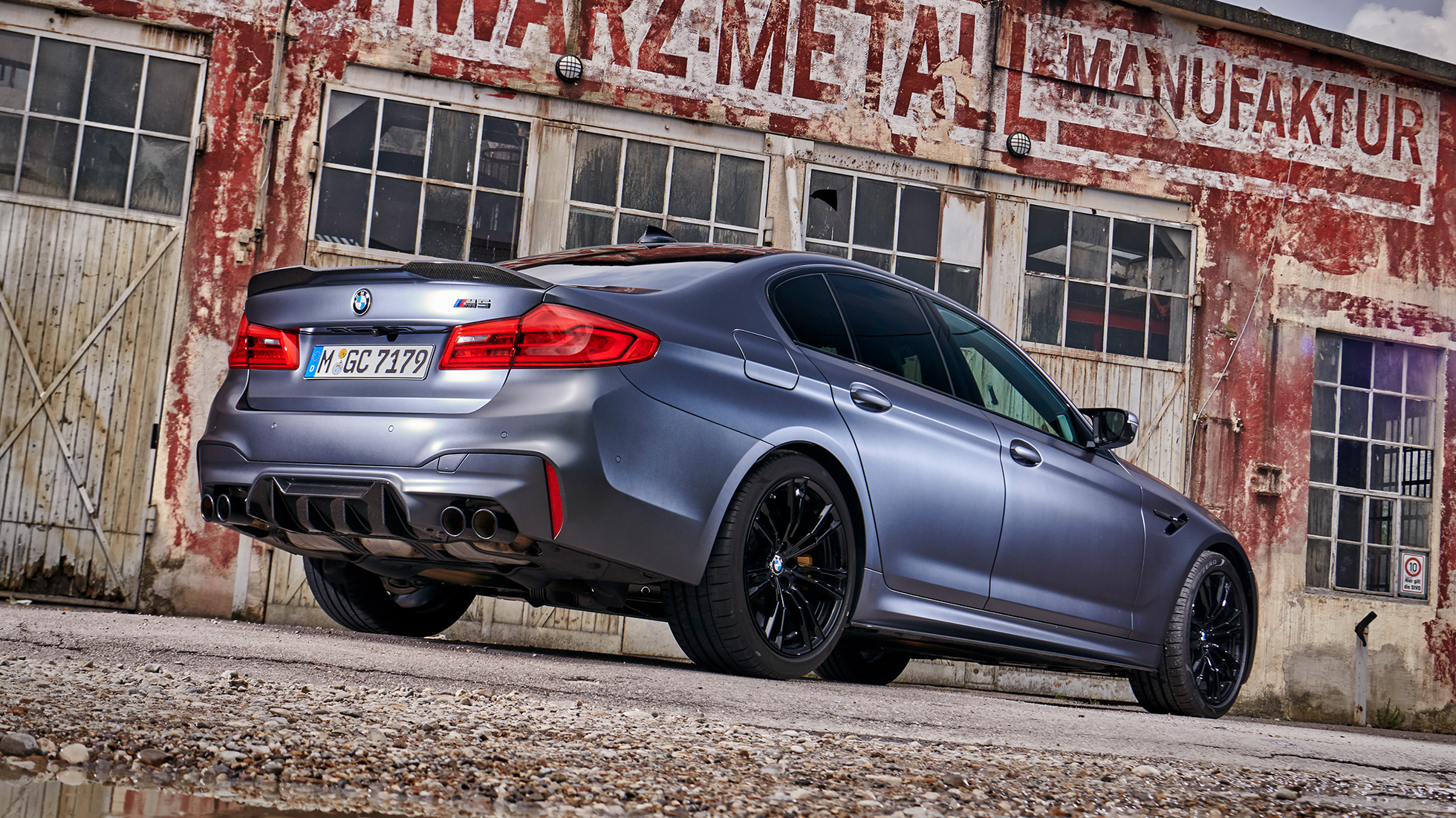 Spoiler traseiro Pro em fibra de carbono BMW M Performance. Spoiler traseiro Pro em fibra de carbono com design BMW M Performance.