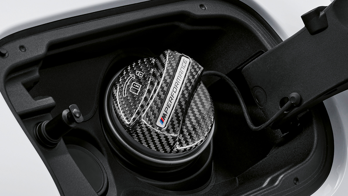 Tampa do depósito de combustível M Performance em fibra de carbono, BMW Série 4 Coupé, G22 Tampa do depósito de combustível M Performance em fibra de carbono, BMW Série 4 Coupé, G22, perspetiva em pormenor