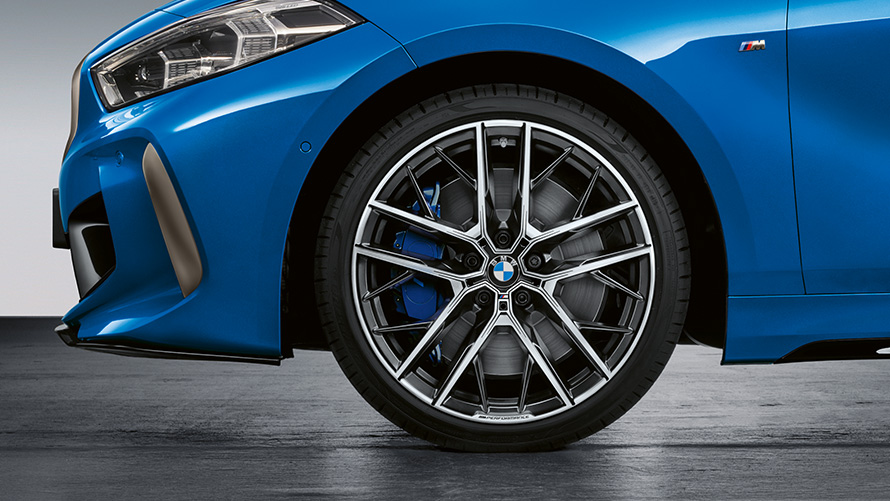 BMW M Performance 555 M de raios duplos de duas tonalidades, pneus de verão BMW BMW M Performance 555 M de raios duplos de duas tonalidades, pneus de verão BMW