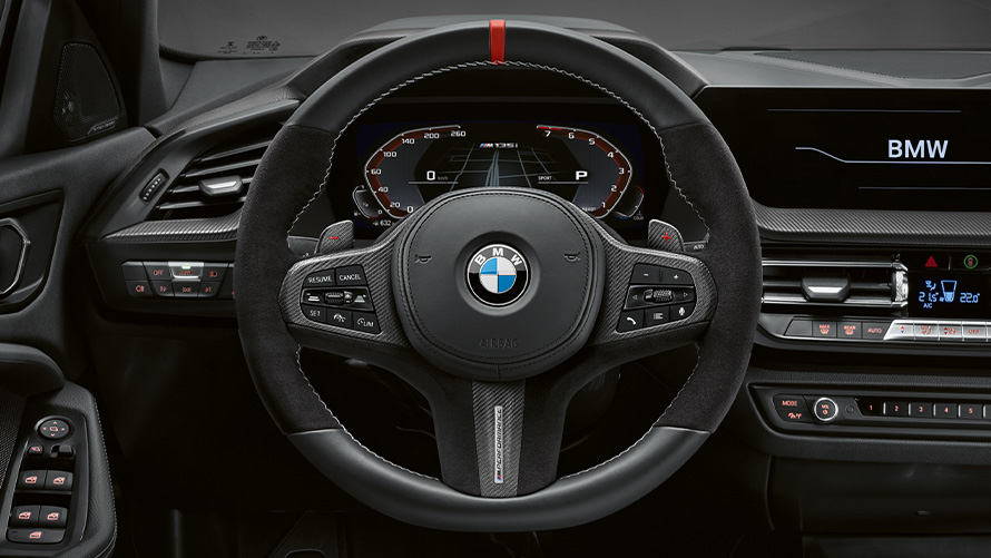 Friso do volante BMW M Performance Volante BMW M Performance com friso, fibra de carbono/Alcantara, ofertas BMW para o verão
