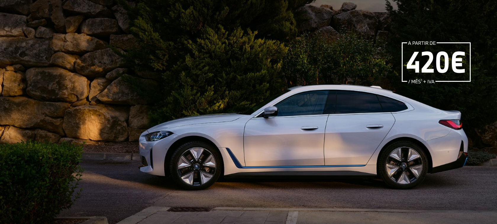 BMW eDrive40, G26, 2021, pintura branco Mineral metalizada, perspetiva frontal a três quartos, em frente a um cenário de lago com encosta