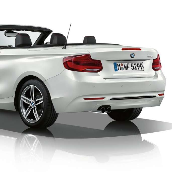 BMW Série 2 Cabrio, perspetiva traseira a três quartos da Versão Line Sport BMW Série 2 Cabrio, perspetiva traseira a três quartos da Versão Line Sport