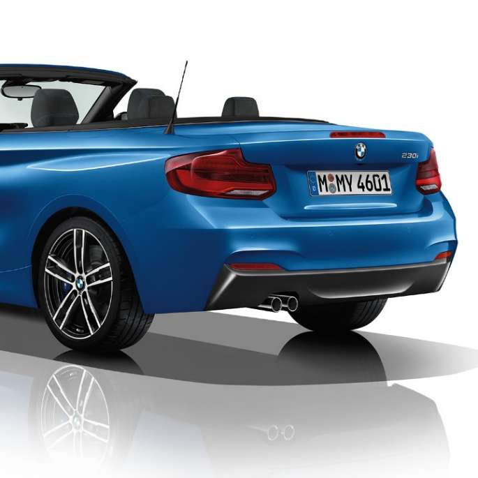 BMW Série 2 Cabrio, perspetiva traseira a três quartos da Versão Desportiva M BMW Série 2 Cabrio, perspetiva traseira a três quartos da Versão Desportiva M