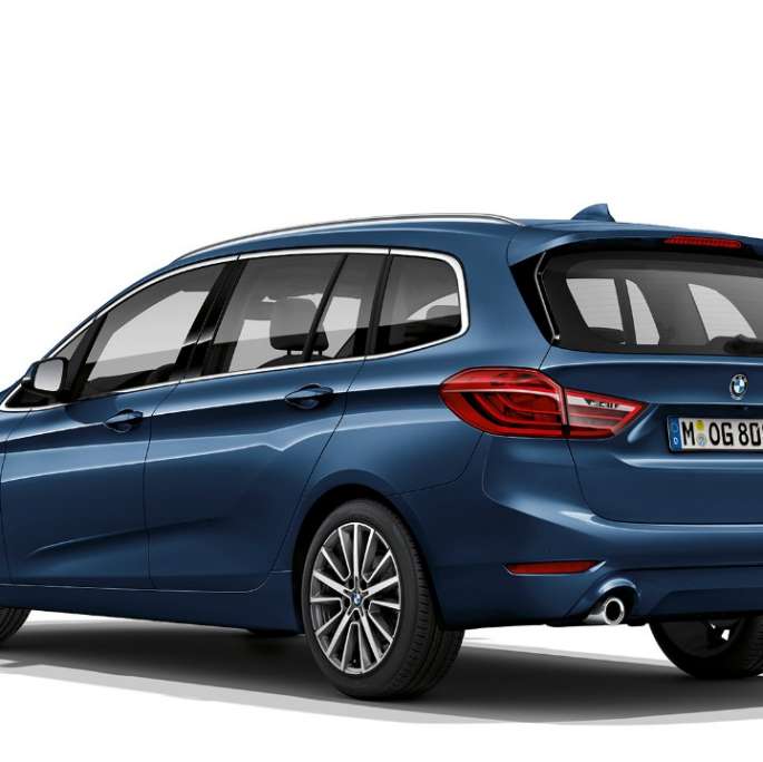 BMW Série 2 Gran Tourer, BMW 218i, Versão Advantage, F46, 2018, azul Mediterranean metalizado, perspetiva traseira a três quartos 