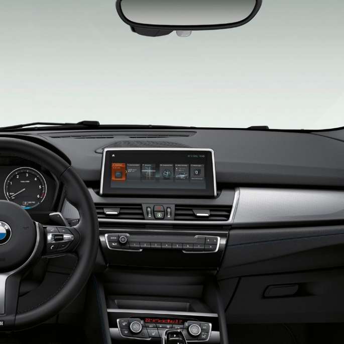 Posto de condução, BMW Série 2 Gran Tourer, BMW 218i Versão Advantage, F46, 2018, interior
