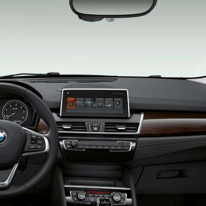 Posto de condução, BMW Série 2 Gran Tourer, BMW 218d xDrive Versão Luxury Line, F46, 2018, interior