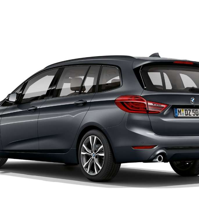 BMW Série 2 Gran Tourer, BMW 220d Versão Sport Line, F46, 2018, cinza Mineral metalizado, perspetiva traseira a três quartos 